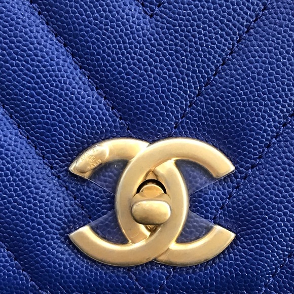 🚨SOLD 🚨CHANEL Coco Handle - Picture 4 of 8